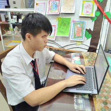 Hành trình thắp sáng tri thức của cậu bé mù Trần Trung Đức